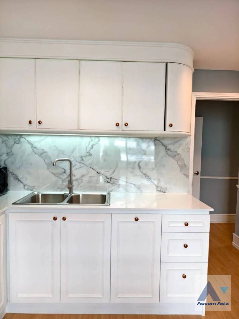 6  2 br Apartment for rent and sale in Sathorn ,Bangkok BTS Surasak at Good Location AA42590