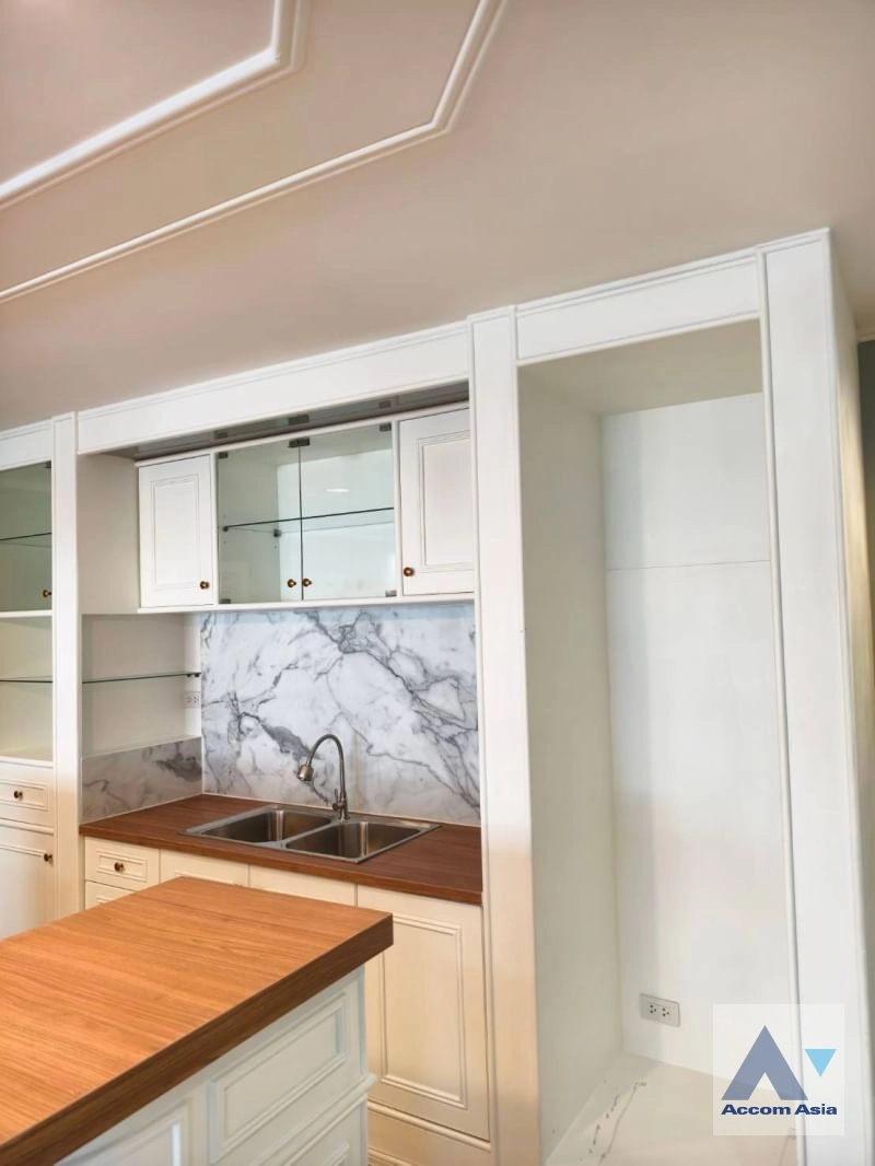 11  2 br Apartment for rent and sale in Sathorn ,Bangkok BTS Surasak at Good Location AA42590