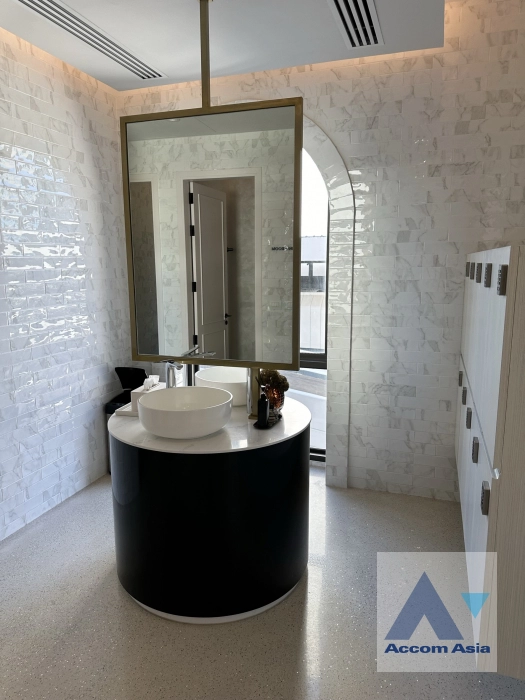 32  2 br Condominium for rent and sale in Ploenchit ,Bangkok BTS Ploenchit at MUNIQ Langsuan AA42591