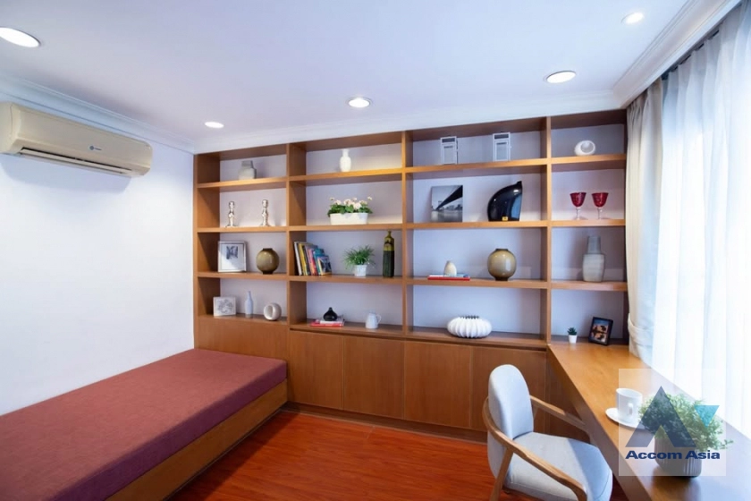 4  3 br Apartment For Rent in Sukhumvit ,Bangkok BTS Phrom Phong at 10 Mins from BTS with Shuttle Bus Service AA42593