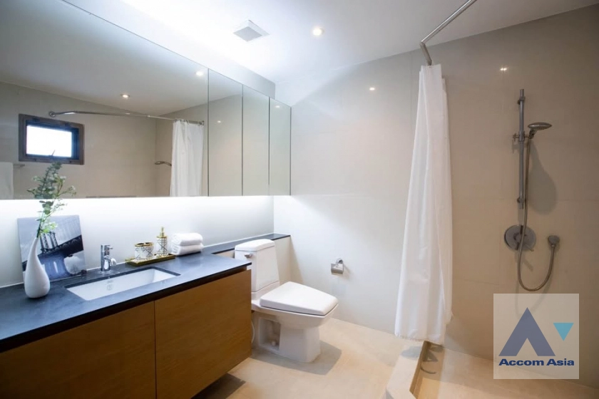 10  3 br Apartment For Rent in Sukhumvit ,Bangkok BTS Phrom Phong at 10 Mins from BTS with Shuttle Bus Service AA42593