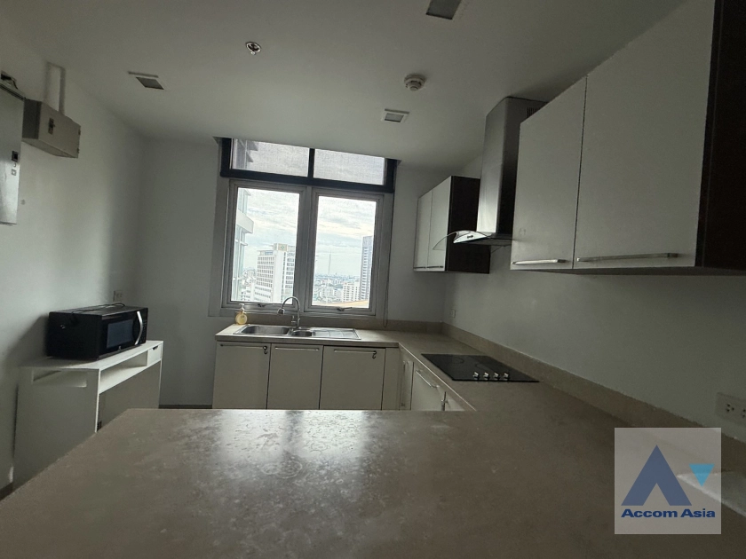 unit 3 Bedrooms  Condominium For Rent in Sukhumvit, Bangkok  near BTS Ekkamai (AA42605)