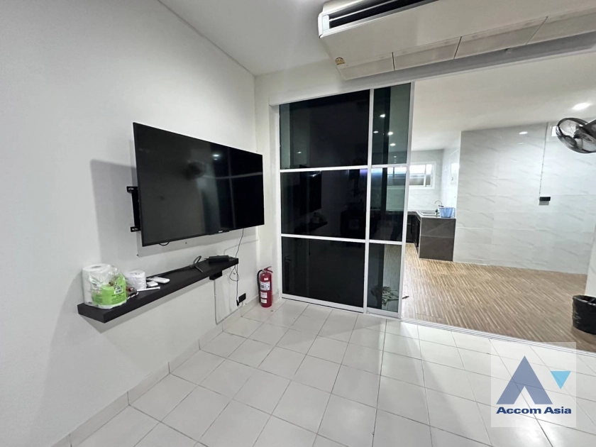 unit 3 Bedrooms  Townhouse For Rent in Sathorn, Bangkok  near BRT Nararam 3 (AA42616)