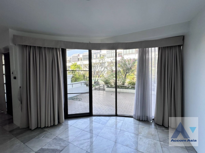 12  3 br Townhouse For Rent in Sathorn ,Bangkok BRT Nararam 3 at Modern style AA42616