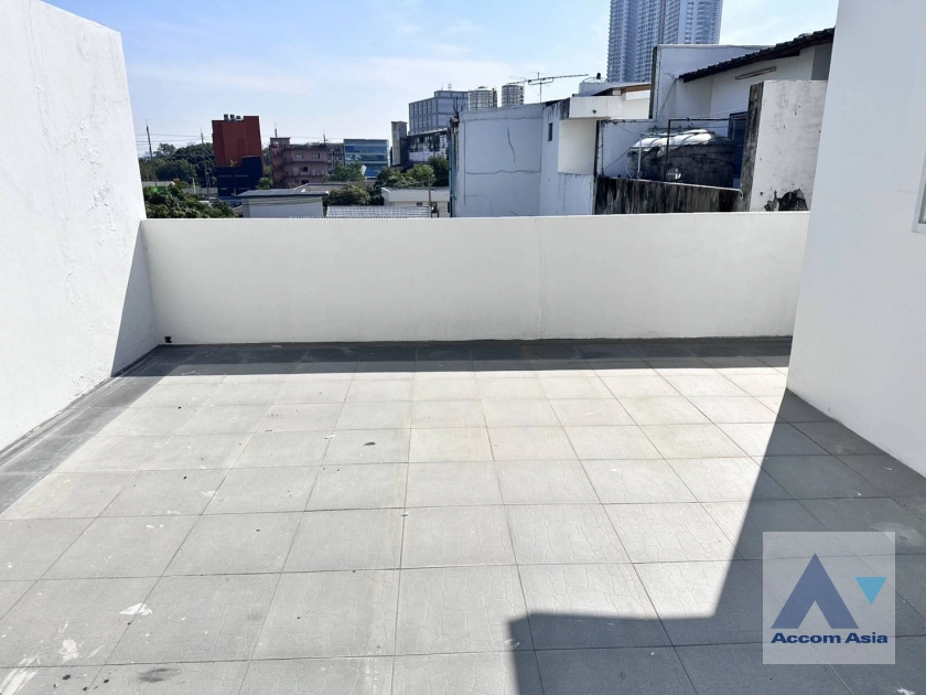 16  3 br Townhouse For Rent in Sathorn ,Bangkok BRT Nararam 3 at Modern style AA42616