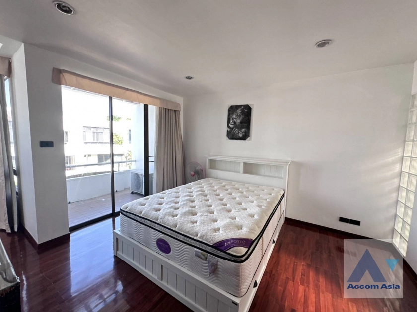 8  3 br Townhouse For Rent in Sathorn ,Bangkok BRT Nararam 3 at Modern style AA42616