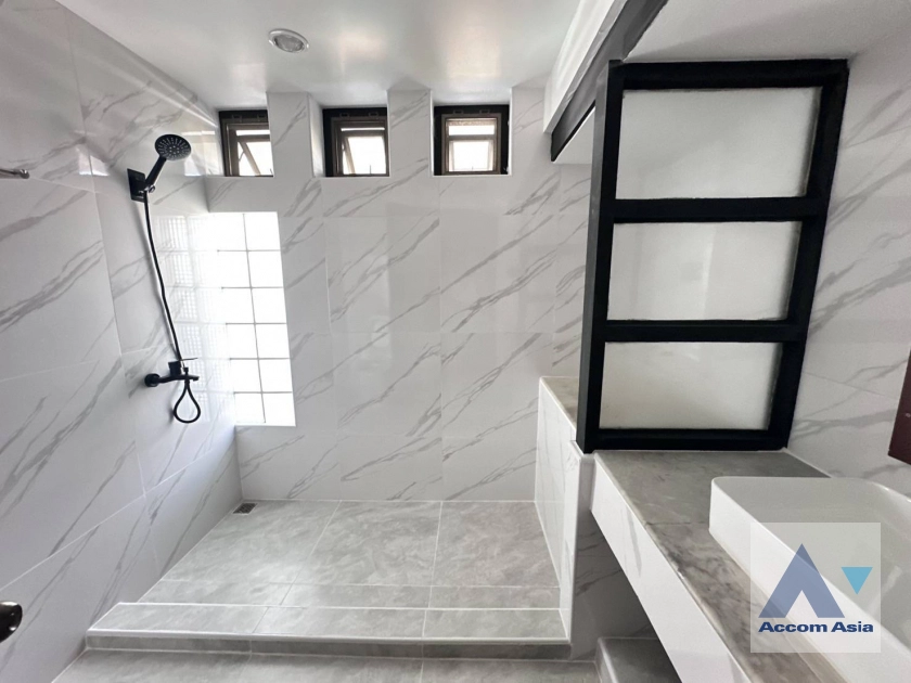 14  3 br Townhouse For Rent in Sathorn ,Bangkok BRT Nararam 3 at Modern style AA42616