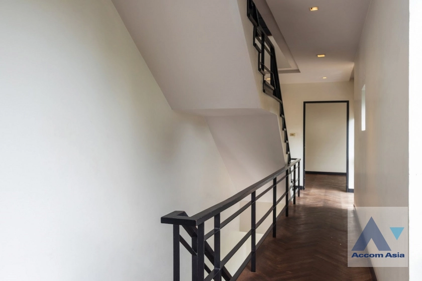 15  4 br House For Rent in Phaholyothin ,Bangkok BTS Ari 45685