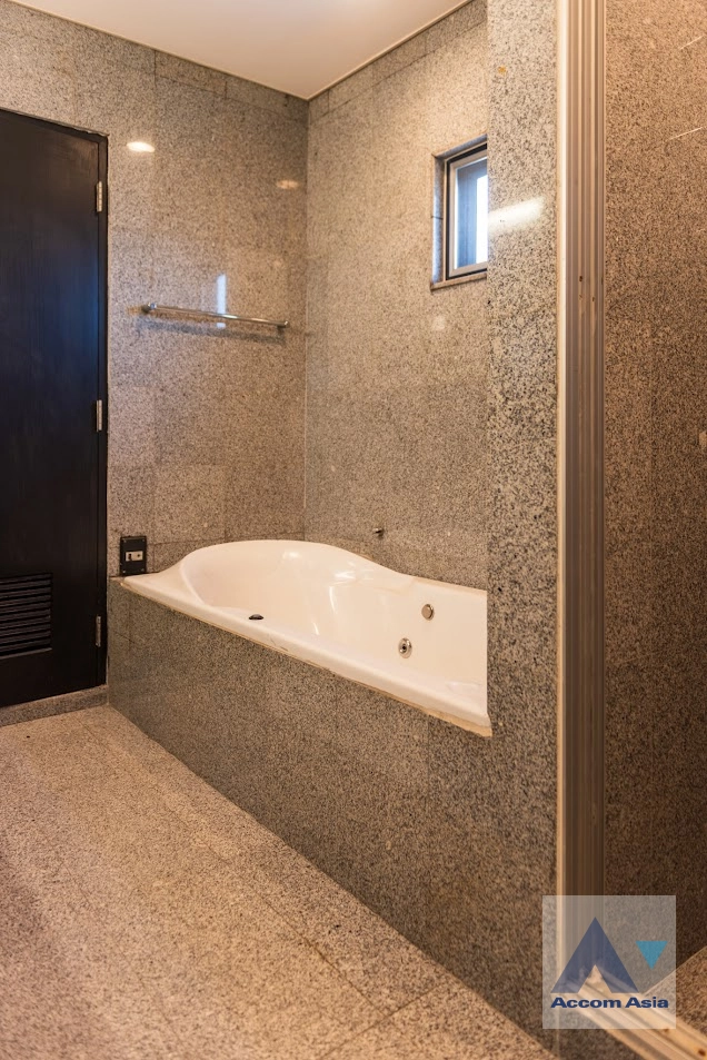 41  4 br House For Rent in Phaholyothin ,Bangkok BTS Ari 45685