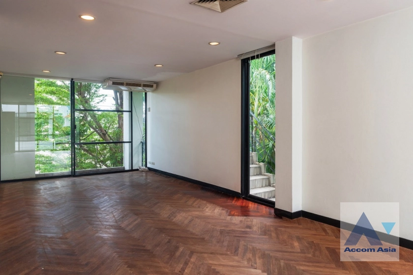 18  4 br House For Rent in Phaholyothin ,Bangkok BTS Ari 45685