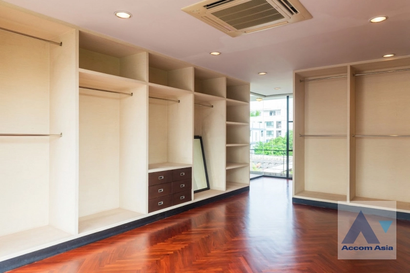 25  4 br House For Rent in Phaholyothin ,Bangkok BTS Ari 45685
