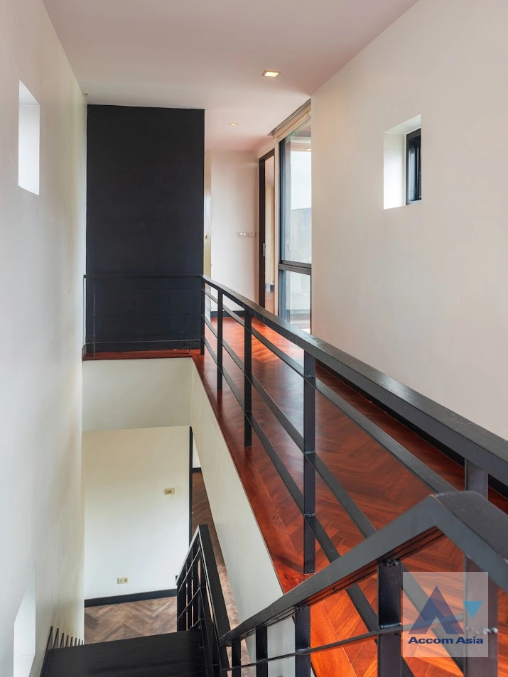 28  4 br House For Rent in Phaholyothin ,Bangkok BTS Ari 45685