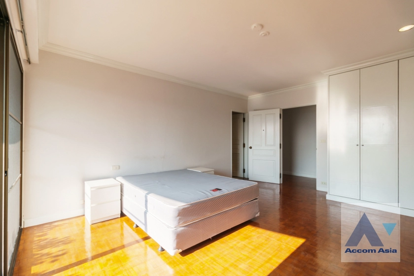 11  3 br Apartment For Rent in Sathorn ,Bangkok BTS Chong Nonsi at Kid Friendly Place Short Walk to Nang Linchi Road AA42638