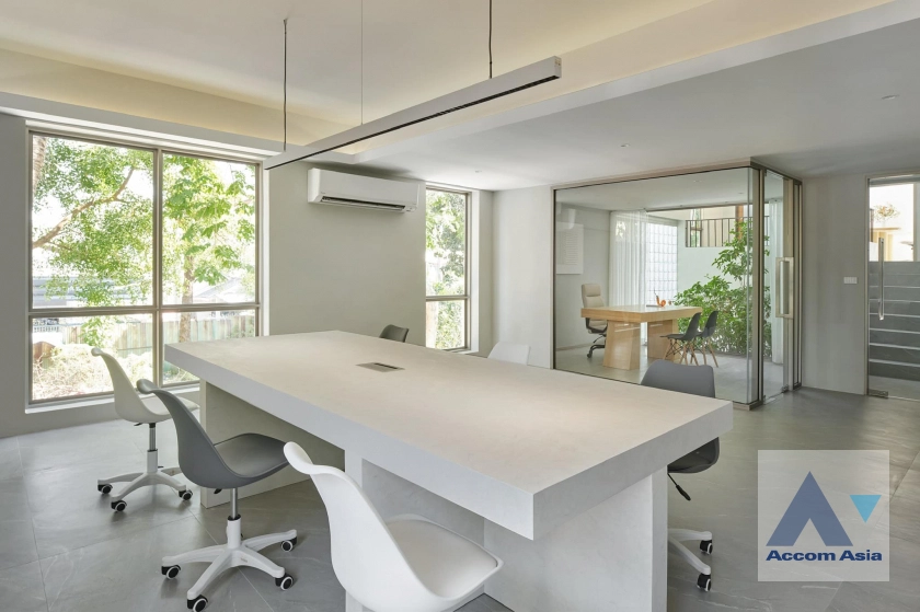 12  2 br House for rent and sale in Ratchadaphisek ,Bangkok BTS Ratchayothin AA42648