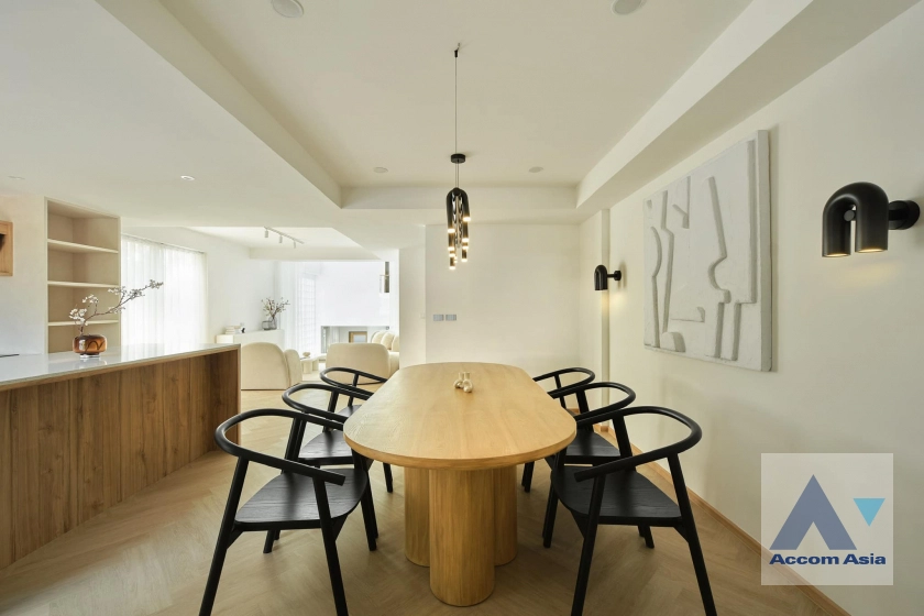 5  2 br House for rent and sale in Ratchadaphisek ,Bangkok BTS Ratchayothin AA42648