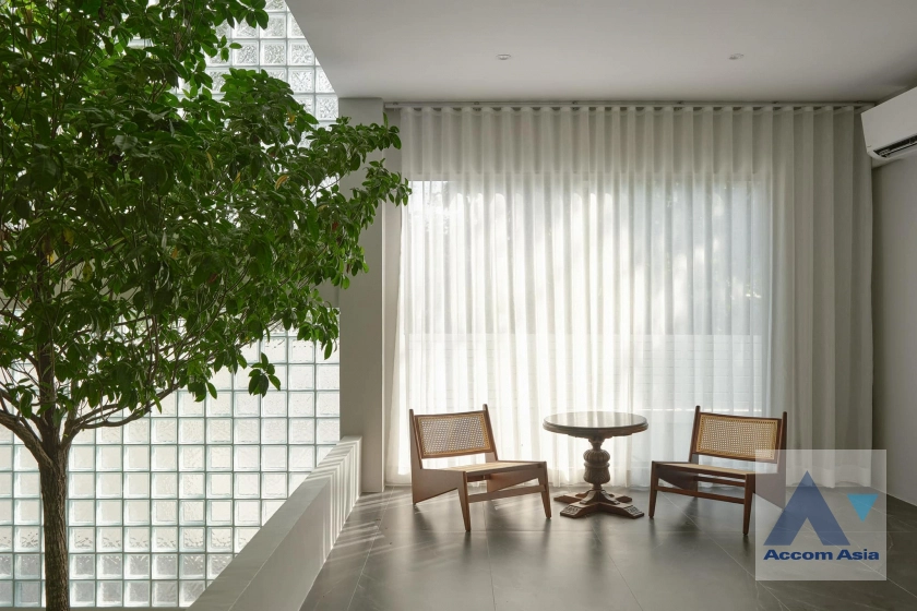 10  2 br House for rent and sale in Ratchadaphisek ,Bangkok BTS Ratchayothin AA42648