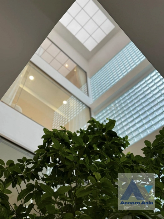 8  2 br House for rent and sale in Ratchadaphisek ,Bangkok BTS Ratchayothin AA42648