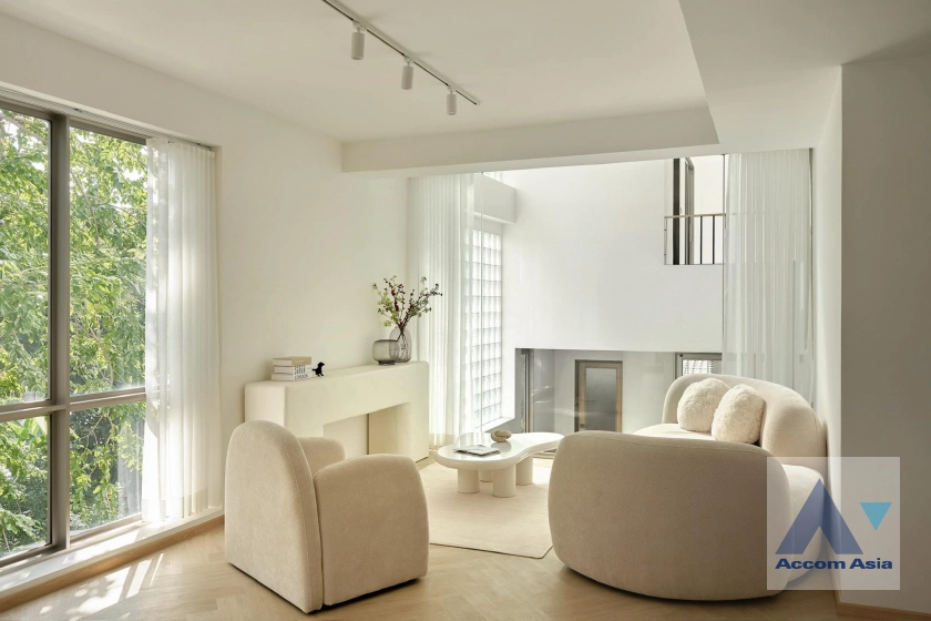  1  2 br House for rent and sale in Ratchadaphisek ,Bangkok BTS Ratchayothin AA42648