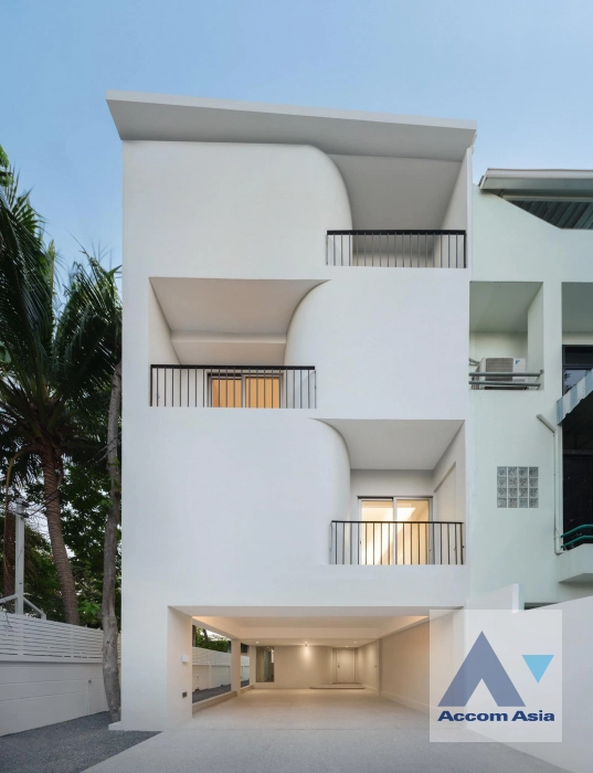 18  2 br House for rent and sale in Ratchadaphisek ,Bangkok BTS Ratchayothin AA42648