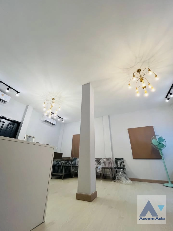  1  1 br House for rent and sale in Sathorn ,Bangkok BTS Surasak AA42649