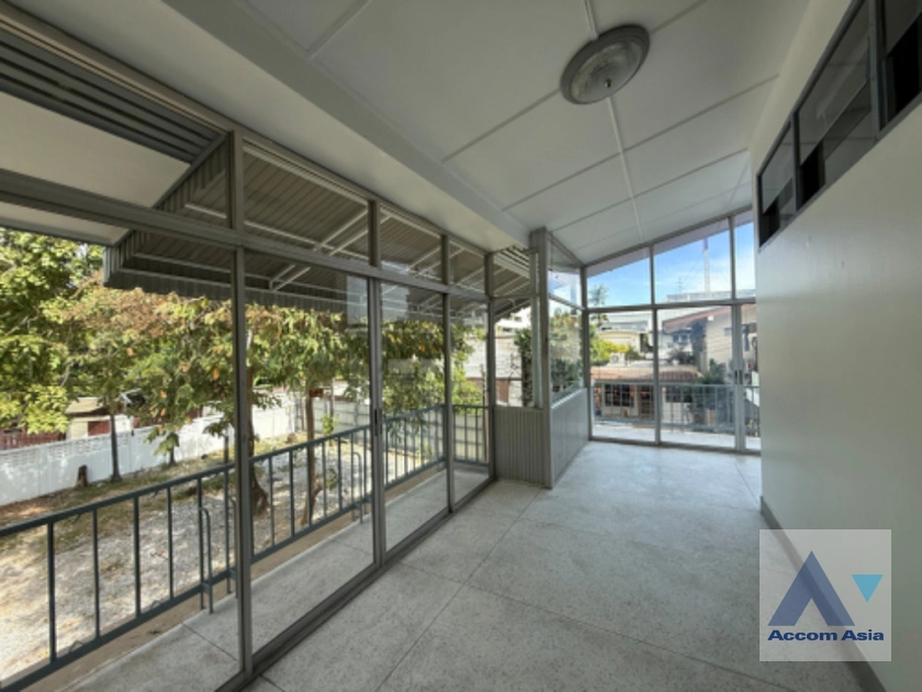 unitHome Office |  3 Bedrooms  House For Rent in Sukhumvit, Bangkok  near BTS Ekkamai (AA42653)