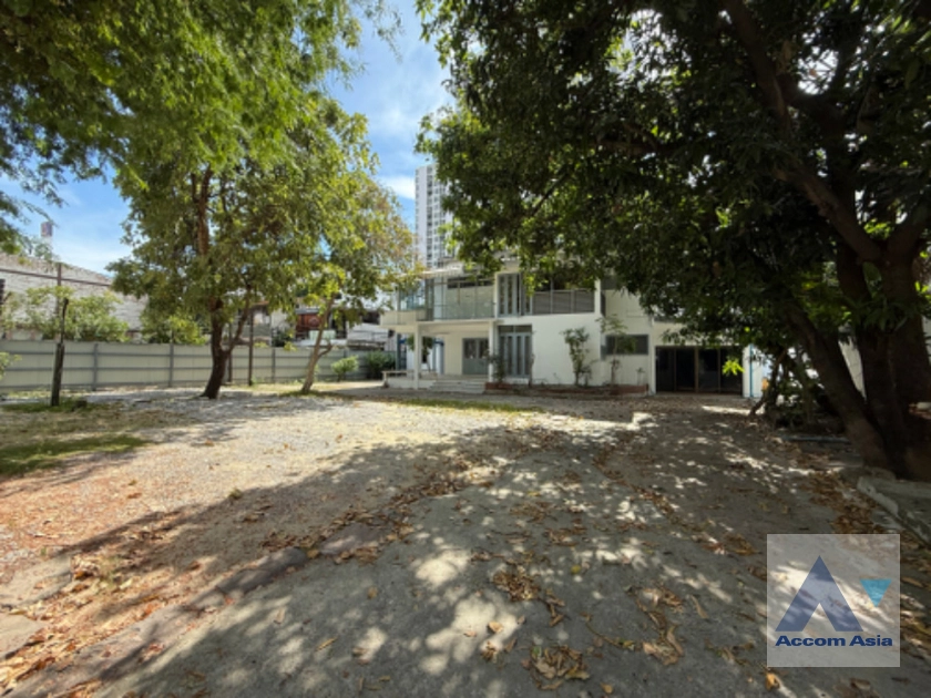 unitHome Office |  3 Bedrooms  House For Rent in Sukhumvit, Bangkok  near BTS Ekkamai (AA42653)