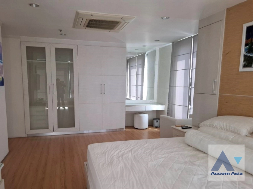 unit 2 Bedrooms  Condominium For Rent in Sukhumvit, Bangkok  near MRT Phetchaburi (AA42655)