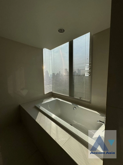 7  4 br Condominium For Rent in Ploenchit ,Bangkok BTS Sala Daeng - MRT Sam Yan at Chamchuri Square Residence AA42658