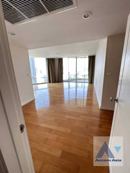  1  4 br Condominium For Rent in Ploenchit ,Bangkok BTS Sala Daeng - MRT Sam Yan at Chamchuri Square Residence AA42658