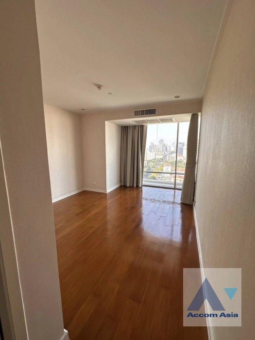 4  4 br Condominium For Rent in Ploenchit ,Bangkok BTS Sala Daeng - MRT Sam Yan at Chamchuri Square Residence AA42658