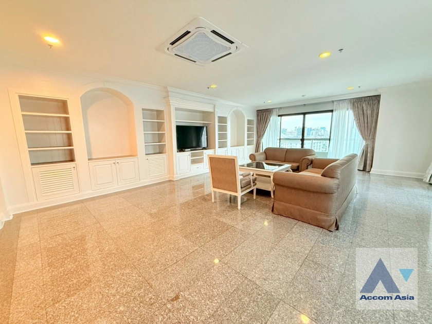 unit 3 Bedrooms  Apartment For Rent in Sukhumvit, Bangkok  near BTS Asok - MRT Sukhumvit (AA42662)
