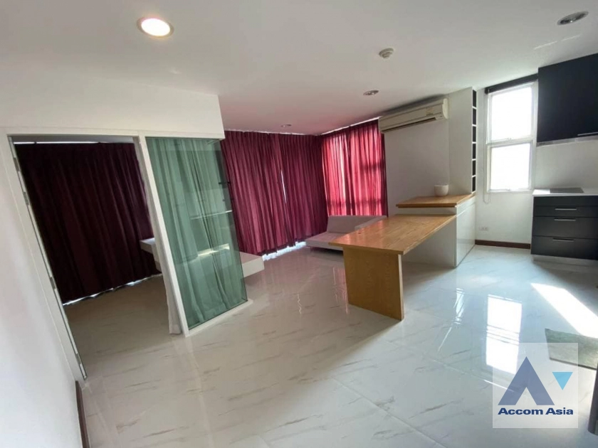 unit 1 Bedroom  Condominium For Rent in Sukhumvit, Bangkok  near BTS Ekkamai (AA42665)