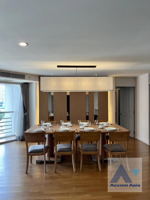 4  3 br Apartment for rent and sale in Sathorn ,Bangkok BRT Thanon Chan at Family-Friendly Serviced Apartment with Big Green Spaces AA42669