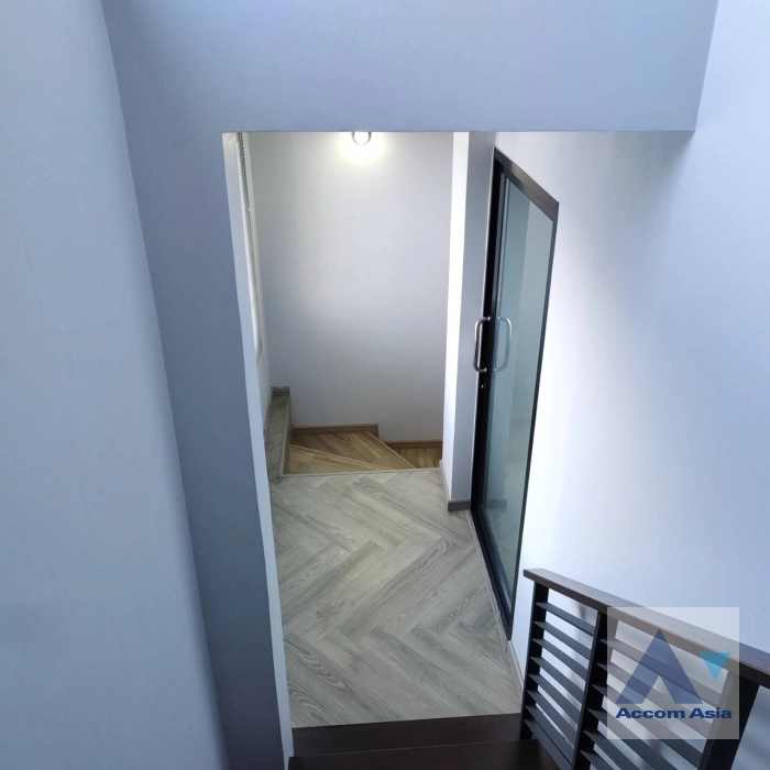 11  6 br Townhouse for rent and sale in Pattanakarn ,Bangkok BTS On Nut at The Pride Sukhumvit 77 AA42673