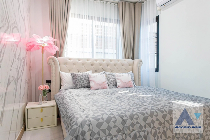 48  5 br House For Rent in Ratchadaphisek ,Bangkok MRT Lat Phrao at Busarakum Place AA42683