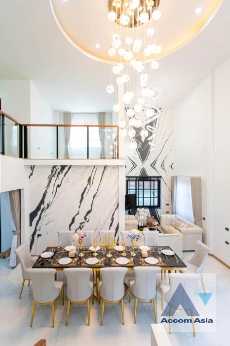 10  5 br House For Rent in Ratchadaphisek ,Bangkok MRT Lat Phrao at Busarakum Place AA42683