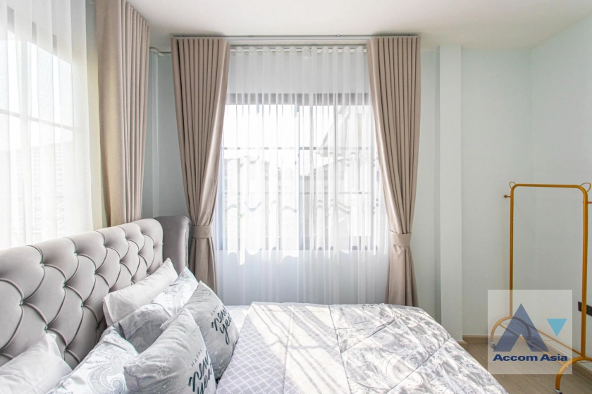 41  5 br House For Rent in Ratchadaphisek ,Bangkok MRT Lat Phrao at Busarakum Place AA42683