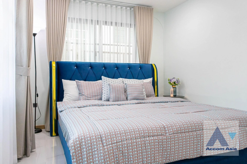 58  5 br House For Rent in Ratchadaphisek ,Bangkok MRT Lat Phrao at Busarakum Place AA42683