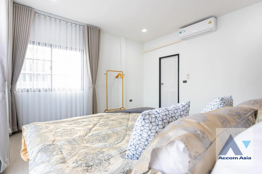 52  5 br House For Rent in Ratchadaphisek ,Bangkok MRT Lat Phrao at Busarakum Place AA42683