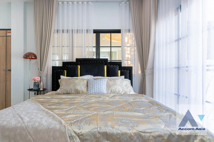 35  5 br House For Rent in Ratchadaphisek ,Bangkok MRT Lat Phrao at Busarakum Place AA42683