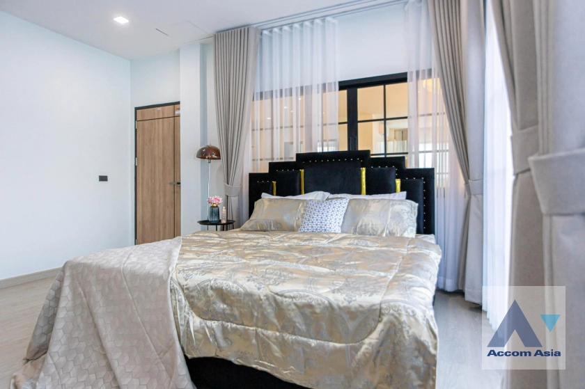 36  5 br House For Rent in Ratchadaphisek ,Bangkok MRT Lat Phrao at Busarakum Place AA42683