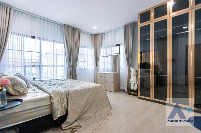 38  5 br House For Rent in Ratchadaphisek ,Bangkok MRT Lat Phrao at Busarakum Place AA42683