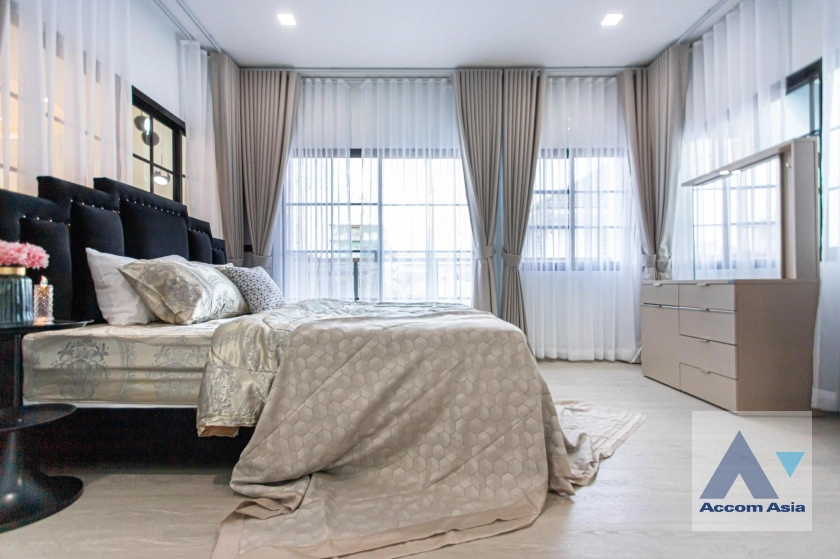 33  5 br House For Rent in Ratchadaphisek ,Bangkok MRT Lat Phrao at Busarakum Place AA42683