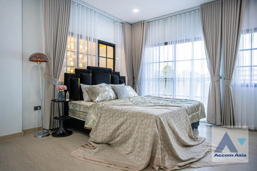 37  5 br House For Rent in Ratchadaphisek ,Bangkok MRT Lat Phrao at Busarakum Place AA42683