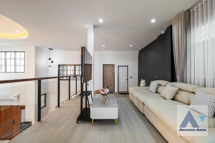 23  5 br House For Rent in Ratchadaphisek ,Bangkok MRT Lat Phrao at Busarakum Place AA42683