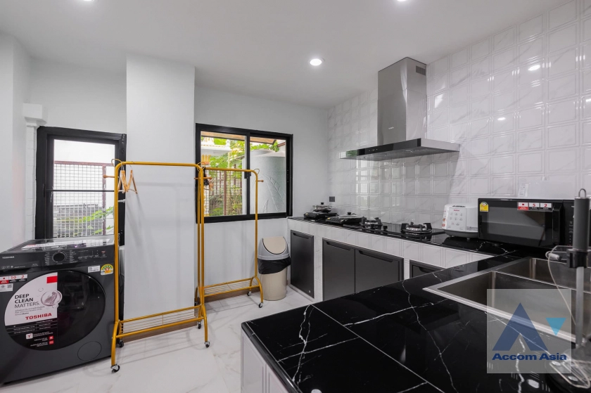 17  5 br House For Rent in Ratchadaphisek ,Bangkok MRT Lat Phrao at Busarakum Place AA42683