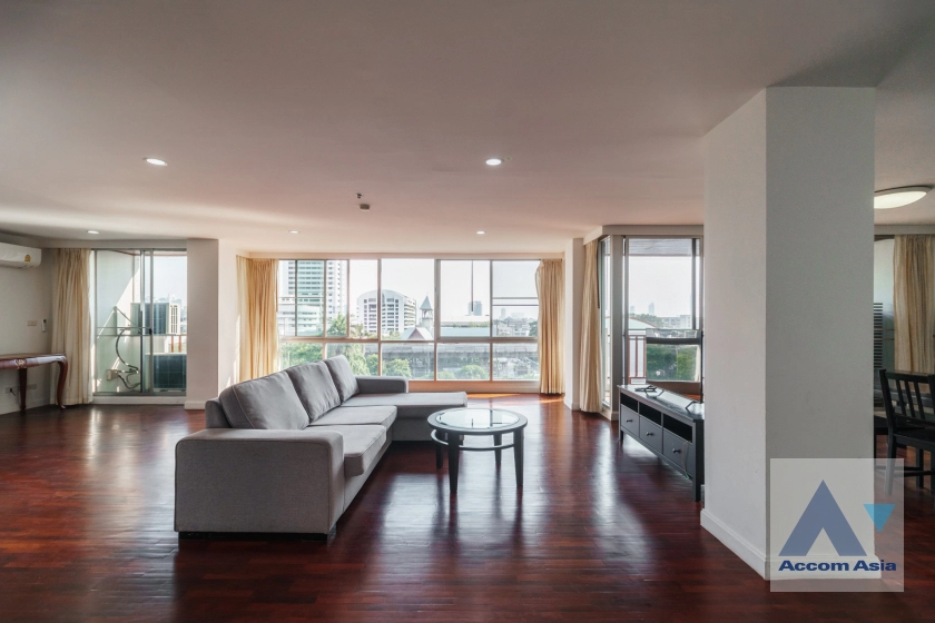 Pet friendly |  High-end Low Rise  Apartment  4 Bedroom for Rent BTS Surasak in Silom Bangkok