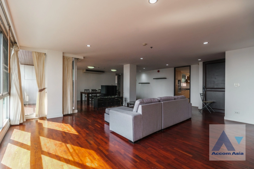 4  4 br Apartment For Rent in Silom ,Bangkok BTS Surasak at High-end Low Rise  AA42702