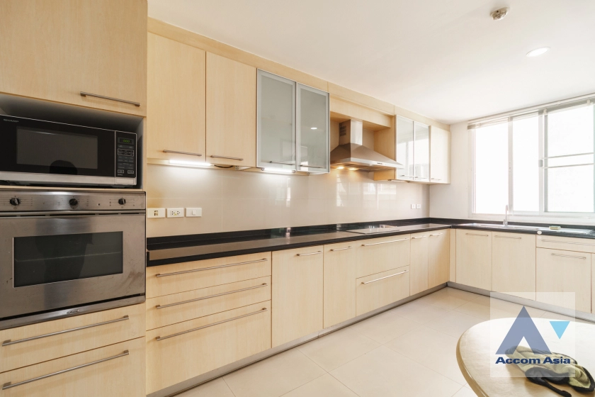 6  4 br Apartment For Rent in Silom ,Bangkok BTS Surasak at High-end Low Rise  AA42702