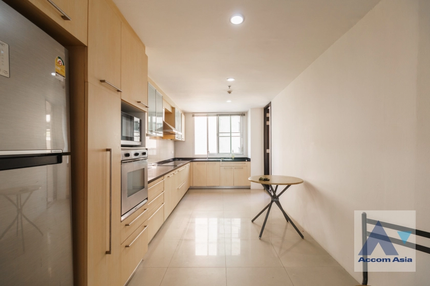 5  4 br Apartment For Rent in Silom ,Bangkok BTS Surasak at High-end Low Rise  AA42702